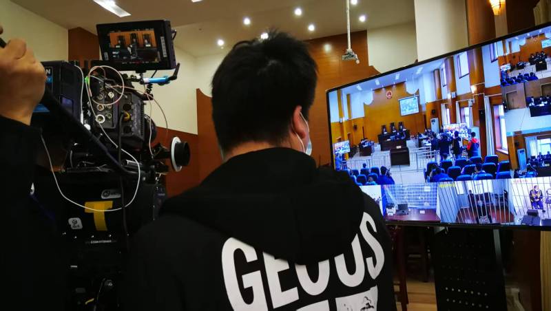 AI生成VS人工创意——东丰县广告片拍摄公司的技术浪漫主义实践